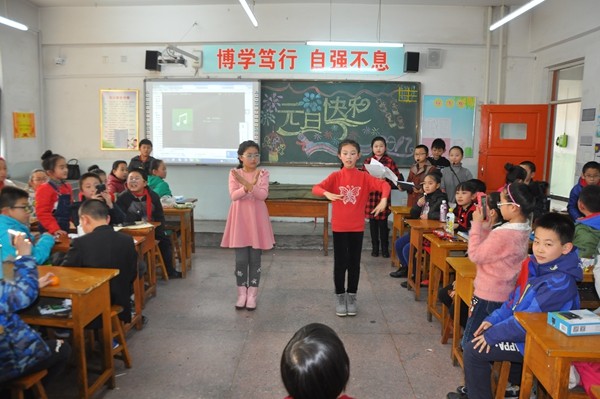 忻州市长征路小学迎新年活动丰富多彩