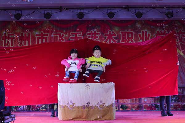 飞天艺术职业学校举办建校15周年庆典文艺盛会
