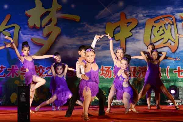 杜薇艺术学校“我的梦 中国梦”文艺汇演异彩纷呈