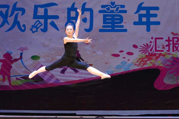 杜宇舞蹈学校《快乐的童年》文艺汇演掠影