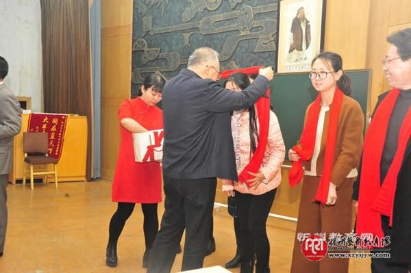 忻州市实验中学为经典诵读教职工颁奖