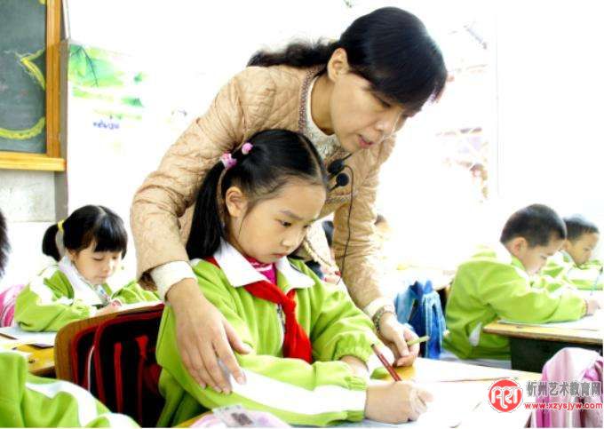 关于孩子练字时坐姿的一些建议