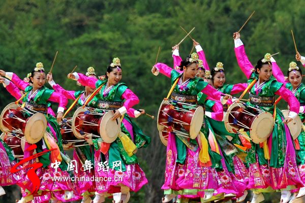 中国民族民间舞蹈的风格特点