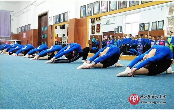 软开度的训练:为舞姿造型和技巧练习打基础