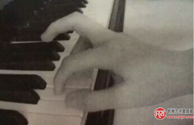 钢琴练习中到底要不要高抬指？