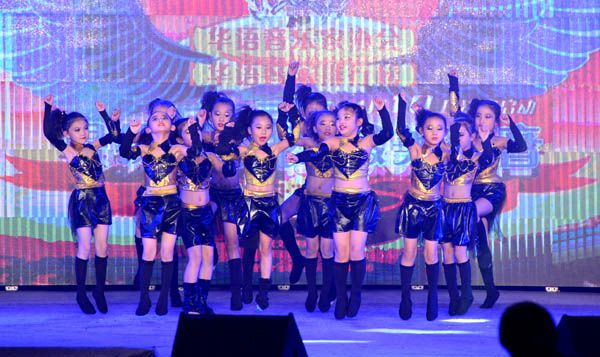 杜宇天天舞蹈培训学校为“寻找定襄最美声音”添光加彩
