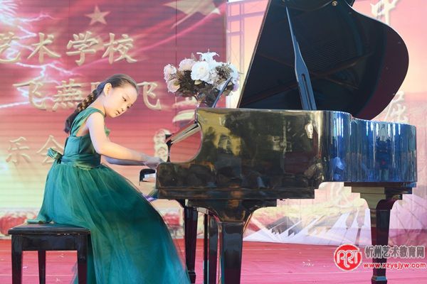 “中华崛起·飞燕腾飞” 飞燕钢琴艺术学校成功举办消夏音乐会