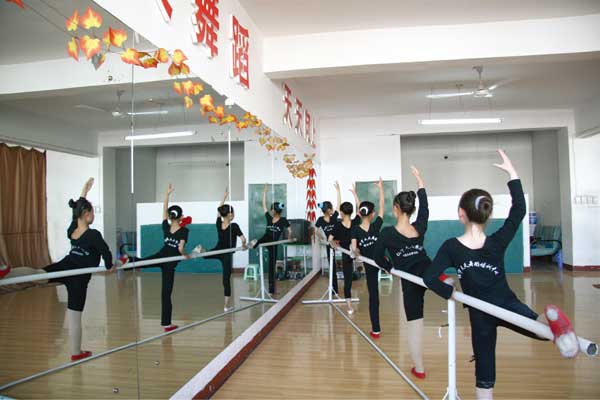 杜宇天天舞蹈培训学校