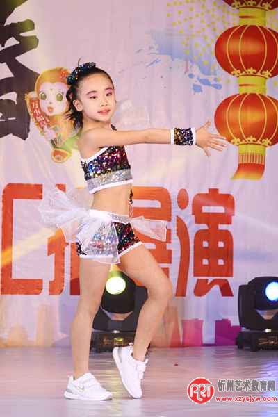 “金猴闹春”——百支独舞绽放 闹新春