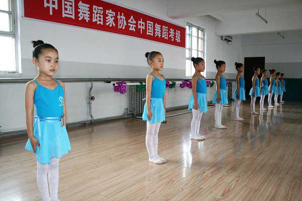 杜宇天天舞蹈培训学校