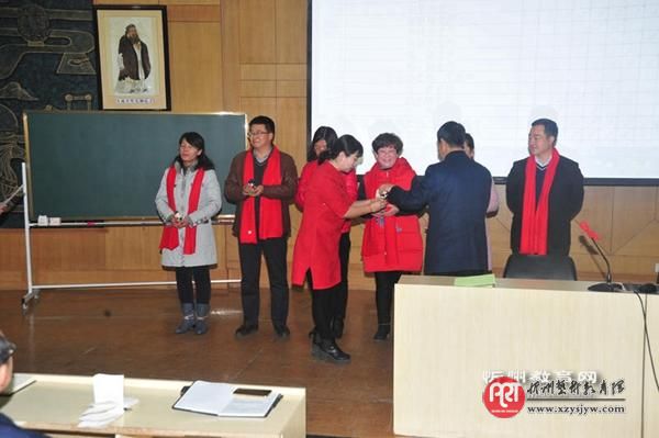 忻州市实验中学为经典诵读教职工颁奖