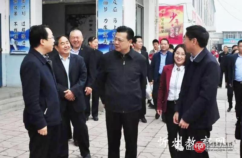 安书田副市长在忻州创奇中学调研,并对学校领导班子给予高度评价