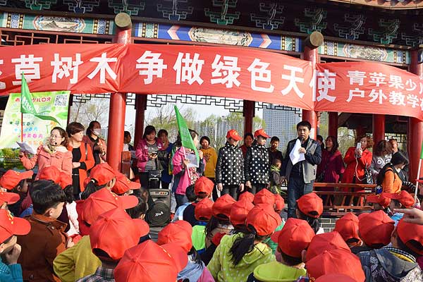 青苹果少儿口才培训中心《春天在哪里》户外教学圆满成功