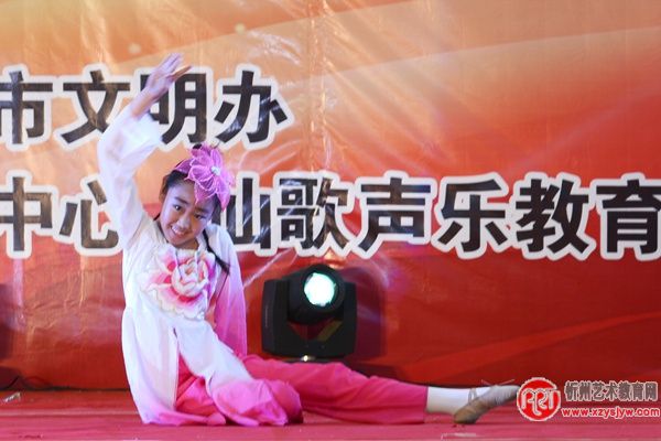 石婷艺术培训中心专题文艺演出精彩纷呈