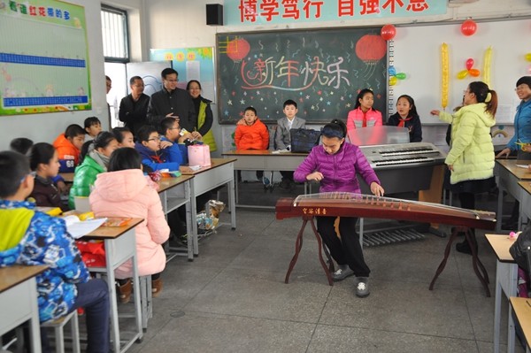 忻州市长征路小学迎新年活动丰富多彩