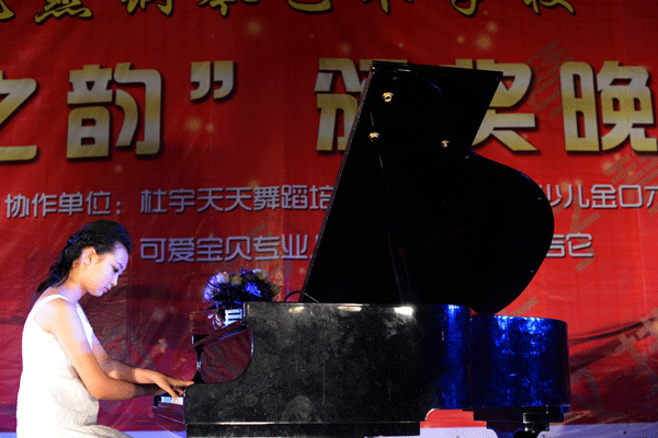 飞燕钢琴艺术学校如期举行“燕之韵”钢琴音乐会
