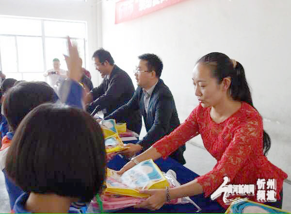 赵莉舞蹈艺术培训学校关爱留守儿童