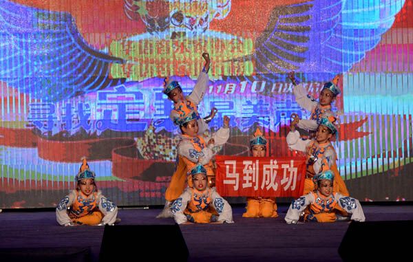 杜宇天天舞蹈培训学校为“寻找定襄最美声音”添光加彩
