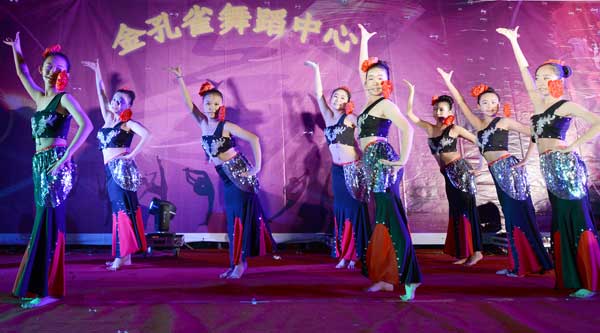 金孔雀舞蹈中心举办教学汇报演出