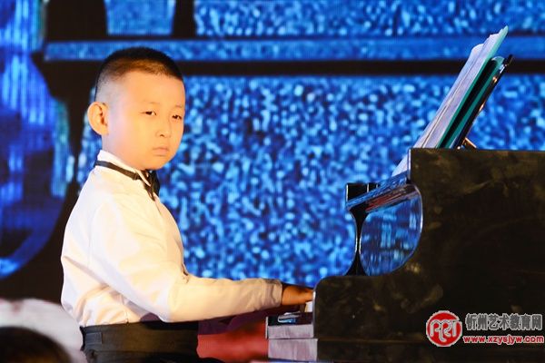 “中华崛起·飞燕腾飞” 飞燕钢琴艺术学校成功举办消夏音乐会