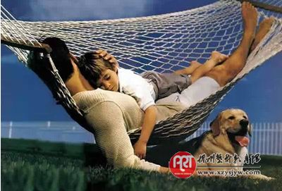 世界上最好的人是爸爸，最孤独的人也是爸爸