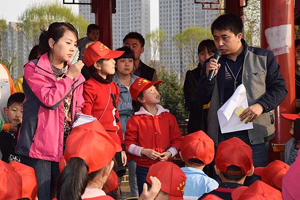 青苹果少儿口才培训中心《春天在哪里》户外教学圆满成功