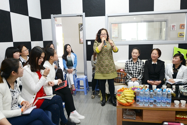 飞燕钢琴艺术学校:教学例会彰显团队优秀 校园文化厚重