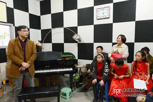飞燕钢琴艺术学校邀名家与琴童面对面