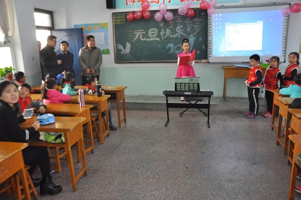 忻州市长征路小学迎新年活动丰富多彩