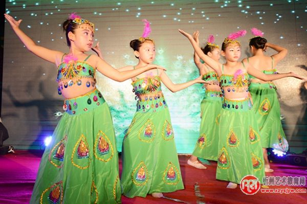 杨旗舞蹈艺术中心《感恩》樊野 育新苗
