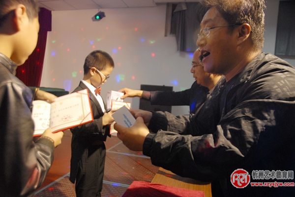 博雅音乐中心举行颁奖仪式　鼓励学员再接再厉