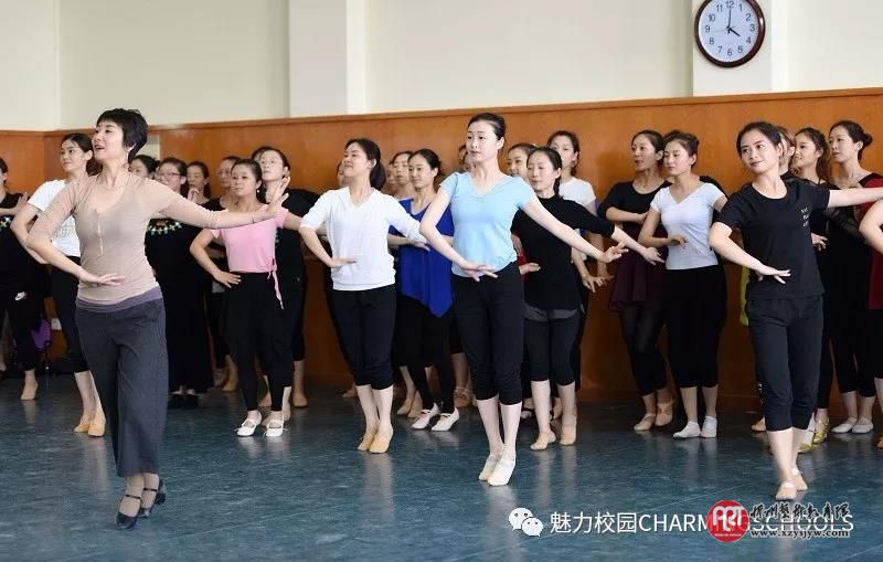 《朗读者》江一燕：是舞蹈老师给了我坚持梦想的勇气!   2018