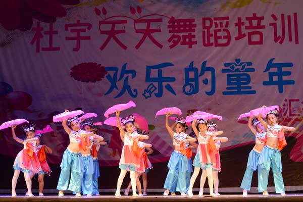 杜宇舞蹈学校《快乐的童年》文艺汇演掠影