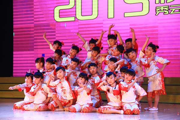 原平：600小朋友演绎羊年少儿春晚