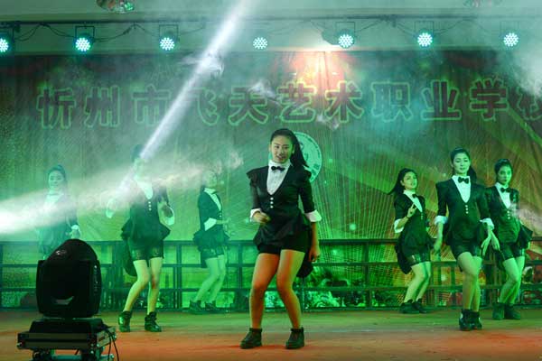 飞天艺术职业学校举办建校15周年庆典文艺盛会