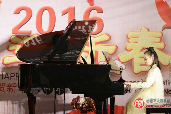 “琴音袅绕　喜迎新春”钢琴音乐会精彩纷呈