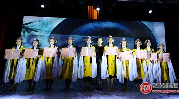 “与爱同行　从心出发”赵莉舞蹈学校隆重举办2016校园春节联欢会