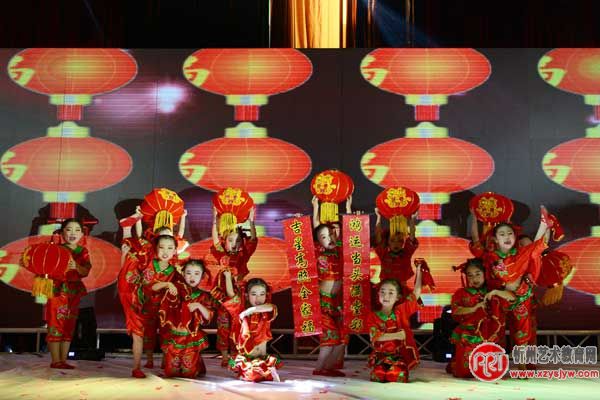 “与爱同行　从心出发”赵莉舞蹈学校隆重举办2016校园春节联欢会