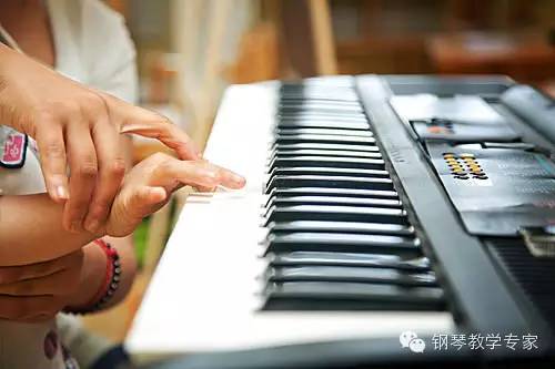 用电子琴代替钢琴的严重危害！