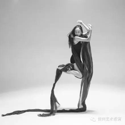 专业舞蹈软度与开度的各种训练方法