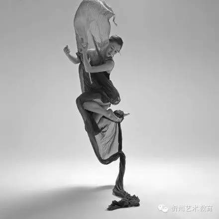 专业舞蹈软度与开度的各种训练方法