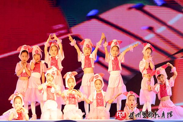 杜薇艺校助力“同心共筑中国梦”主题文艺活动成功举办