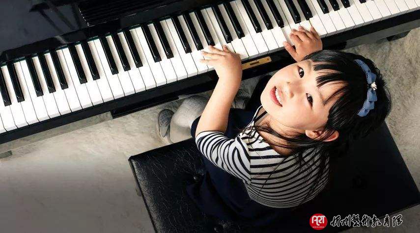 弹钢琴时容易手酸？