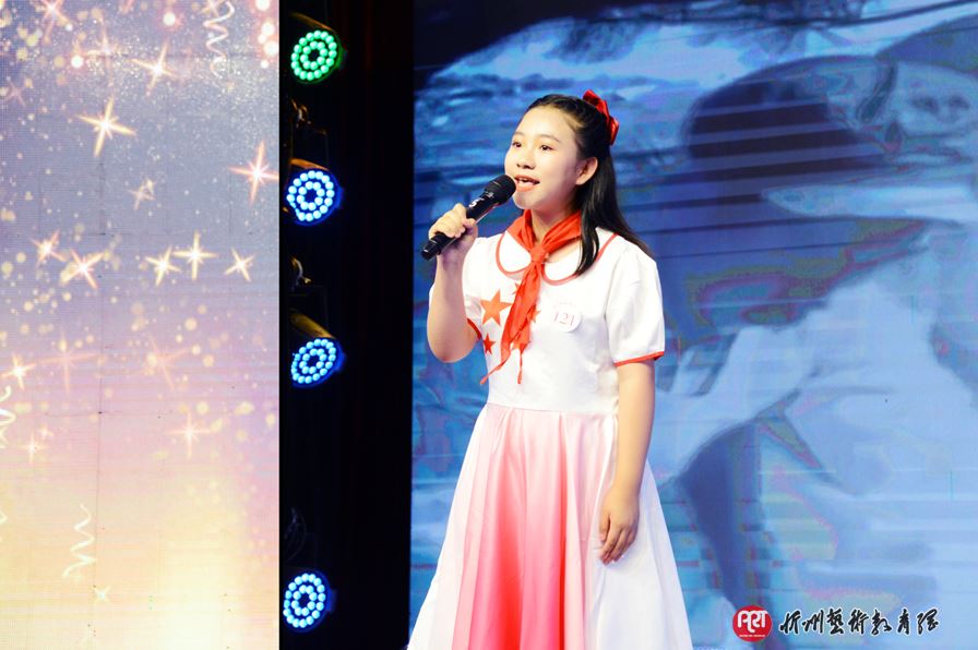 作品：《一支钢笔》      表演： 韩依彤     选送：神池县金口玉言艺术传媒有限公司