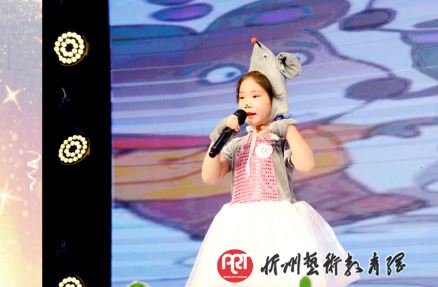 作品：《灰老鼠照镜子》　 表演：王悦斐　 选送：凯晨口才培训中心