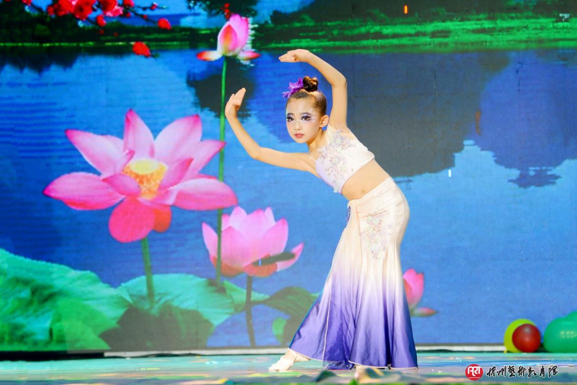 舞蹈：《山间小摆》　表演：李子萱　 选送：宁武县黄河文化艺术培训中心