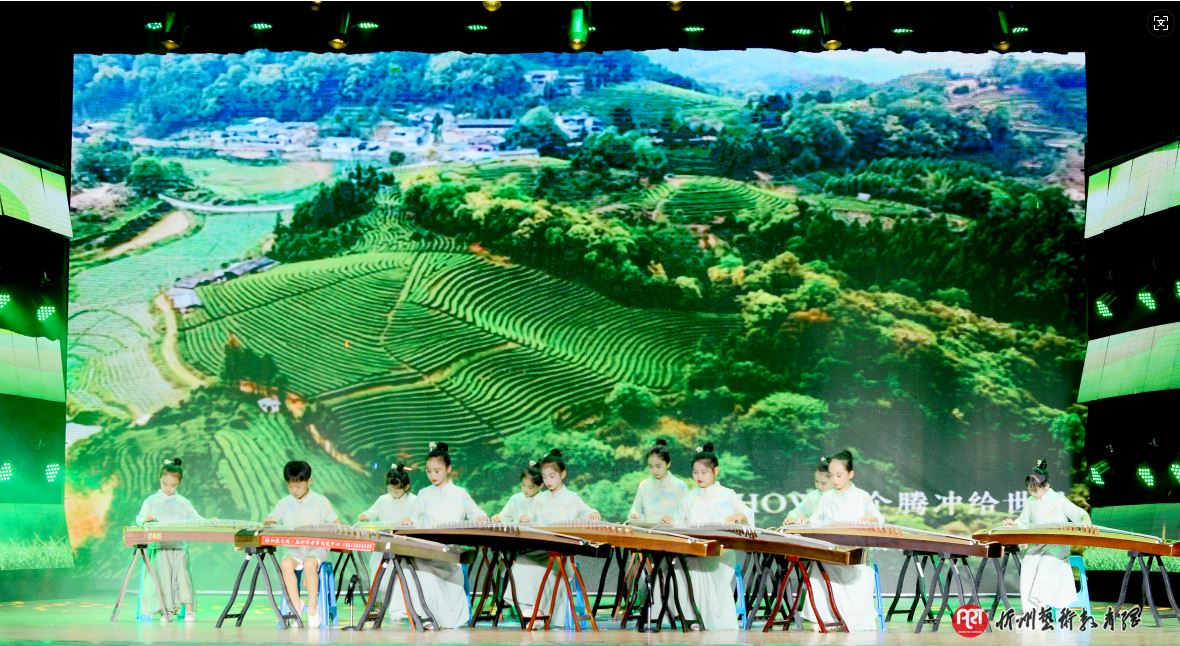 曲目：《上春山》 选送：杜薇艺校•孟利军古筝琵琶艺术中心