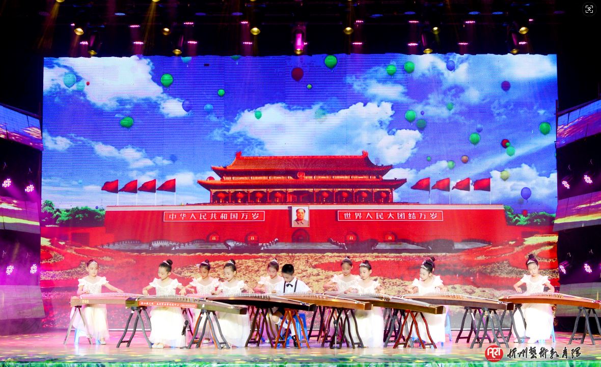 曲目：《在北京的金山上》 选送：杜薇艺校•孟利军古筝琵琶艺术中心